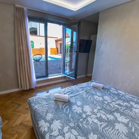 Apartment Mira - With Private Pool Mostar