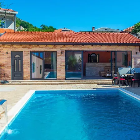 Apartment Mira - With Private Pool