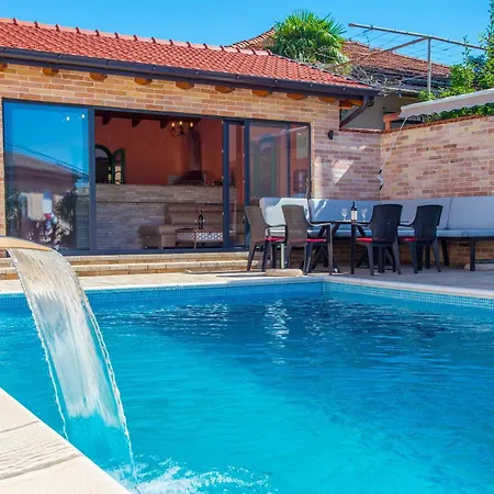 Mira - With Private Pool Apartment *