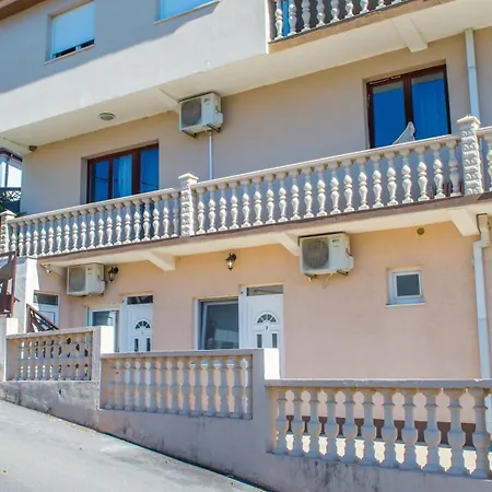 Appartement Mira - With Private Pool *