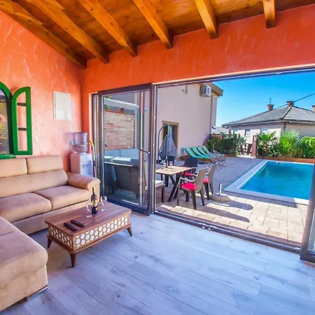 Mira - With Private Pool Mostar