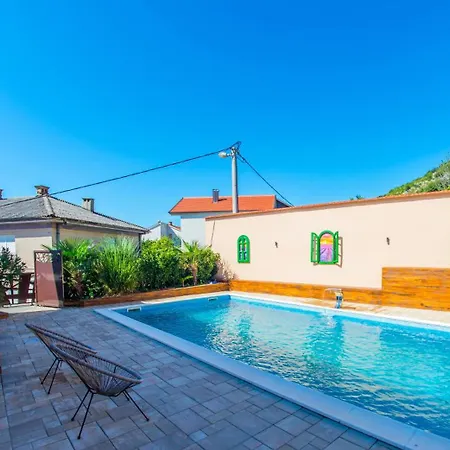 Mira - With Private Pool Mostar