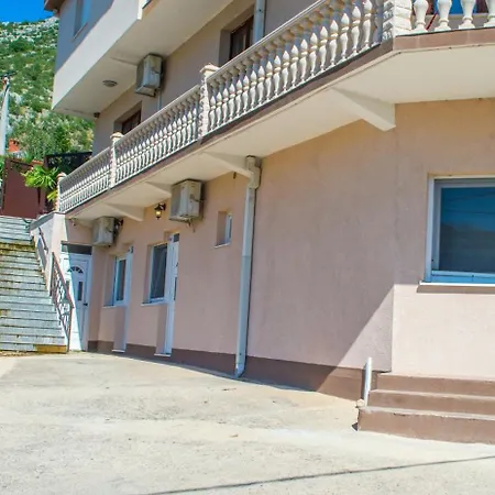 Mira - With Private Pool Apartment Mostar