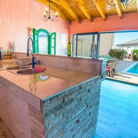 Mira - With Private Pool Apartment Mostar
