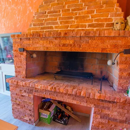 Mira - With Private Pool Apartman